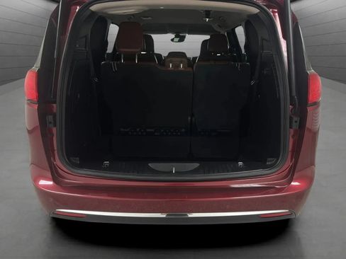 Used 2017 Chrysler Pacifica Limited FWD image 23