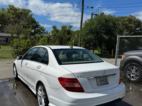 Used 2013 Mercedes-Benz C 250 Sedan image 4