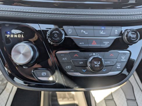 New 2026 Chrysler Pacifica Select image 18