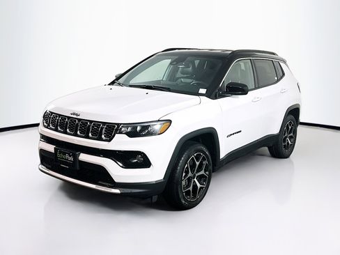 Used 2025 Jeep Compass Limited image 3