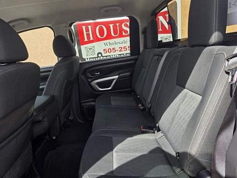 Used 2017 Nissan Titan SV image 10