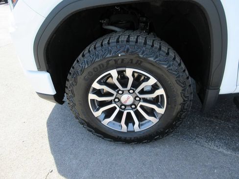 Certified 2023 GMC Sierra 1500 AT4 w/ Technology Package AWD/4WD image 15