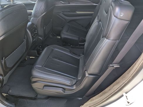 Used 2023 Jeep Grand Cherokee L Limited w/ Black Appearance Package image 26