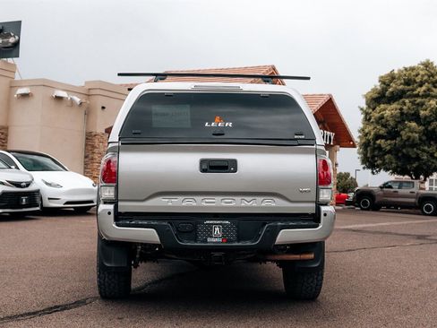 Used 2020 Toyota Tacoma TRD Off-Road w/ TRD Premium Off Road Package AWD/4WD image 6