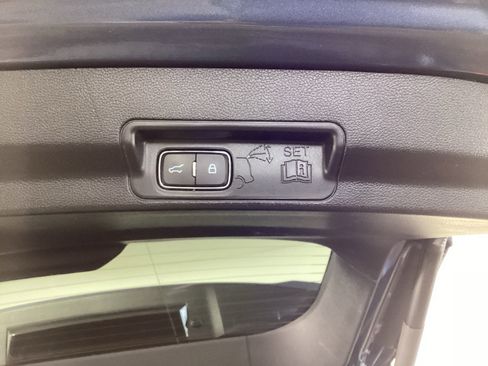 Used 2020 Ford Explorer XLT w/ Comfort Package AWD/4WD image 35