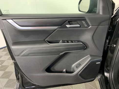 Used 2025 GMC Acadia Elevation image 21