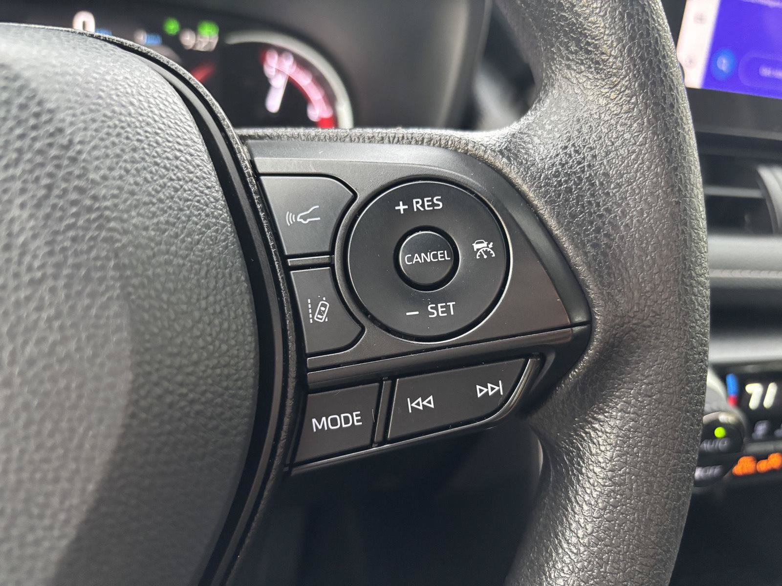 Used 2025 Toyota RAV4 XLE AWD/4WD image 20