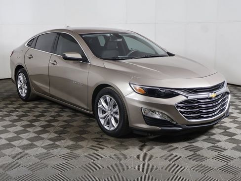 Used 2022 Chevrolet Malibu LT image 2