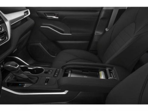 Used 2021 Toyota Highlander XLE AWD/4WD image 14