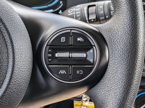 Used 2025 Kia Soul LX w/ LX Technology Package FWD image 19
