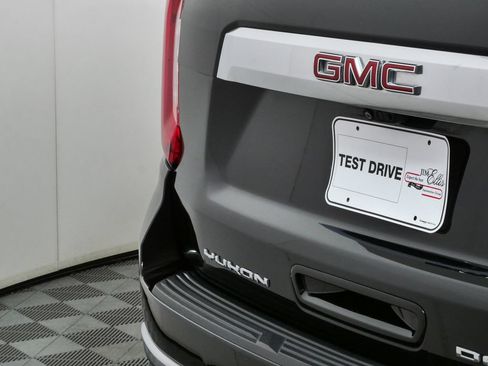 Used 2023 GMC Yukon Denali w/ Denali Reserve Package RWD image 38