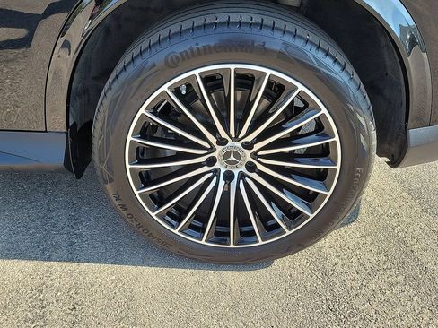 Used 2025 Mercedes-Benz GLC 300 4MATIC image 11