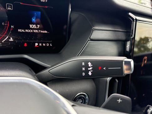 Used 2025 GMC Acadia Elevation image 17