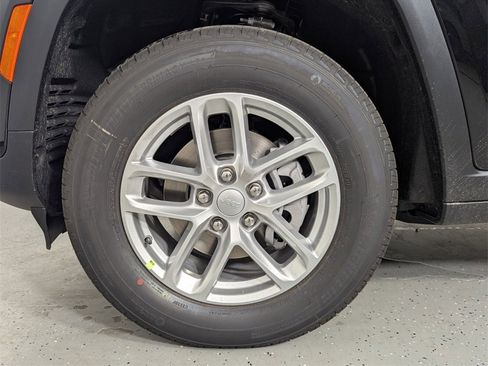 New 2025 Jeep Grand Cherokee Laredo X w/ Luxury Tech Group I image 9