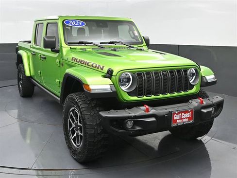Used 2025 Jeep Gladiator Rubicon AWD/4WD image 3