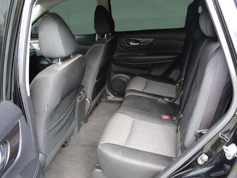 Used 2019 Nissan Rogue SV w/ Premium Package image 14