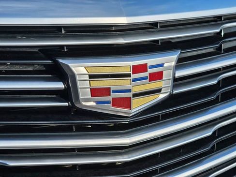 Used 2018 Cadillac XT5 Premium Luxury w/ Driver Assist Package FWD image 5