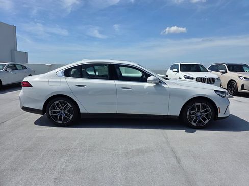 New 2027 BMW 530i RWD image 3