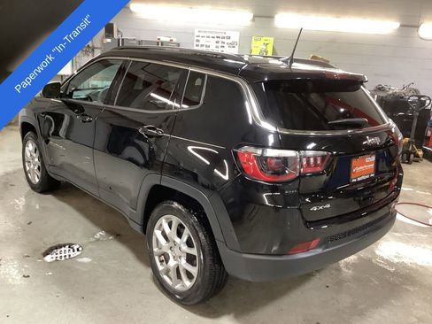 Used 2023 Jeep Compass Latitude AWD/4WD image 5
