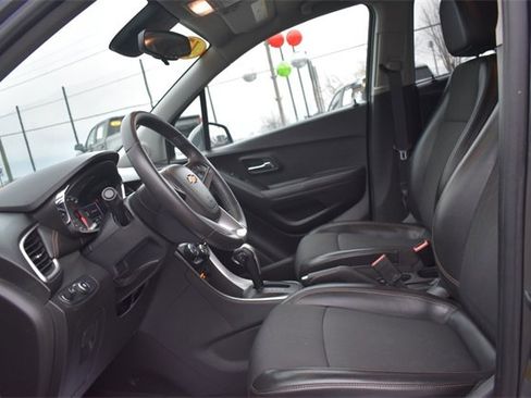 Used 2017 Chevrolet Trax LT w/ LT Convenience Package image 21