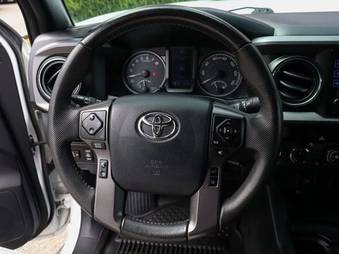 Used 2019 Toyota Tacoma TRD Off-Road AWD/4WD image 23