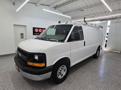 Used 2014 Chevrolet Express 2500 RWD image 3