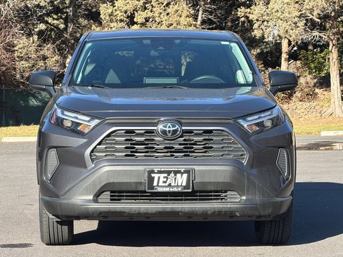 Used 2024 Toyota RAV4 LE image 9