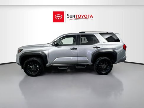 Used 2025 Toyota 4Runner SR5 AWD/4WD image 7