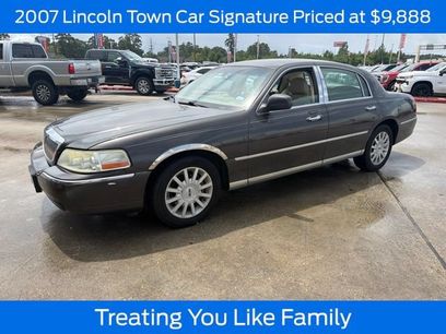 Used 2007 Lincoln Town Car Signature