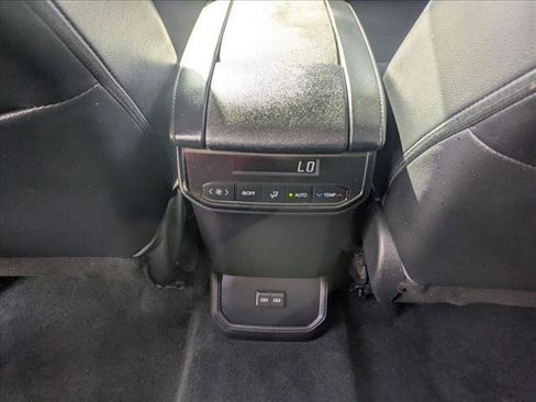 Used 2023 Toyota Highlander XLE image 14