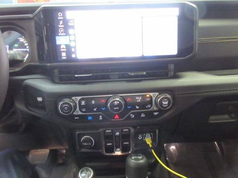 Used 2024 Jeep Wrangler Unlimited Sahara w/ Safety Group AWD/4WD image 38