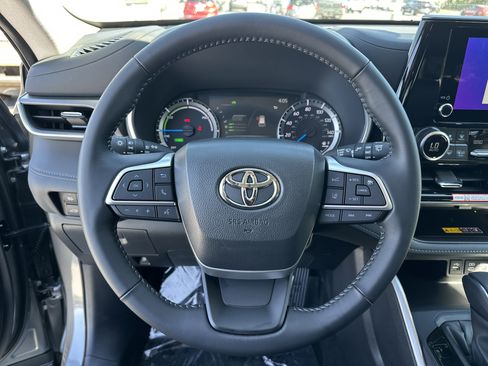 Certified 2026 Toyota Highlander XLE AWD/4WD image 18