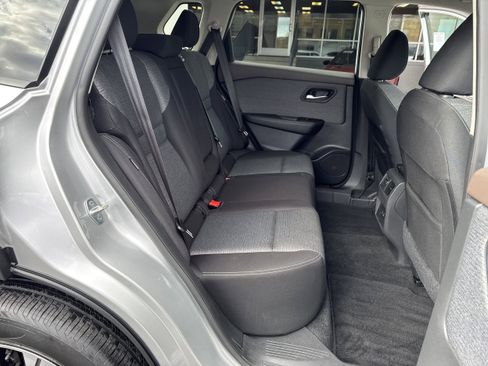 Used 2022 Nissan Rogue SV image 13