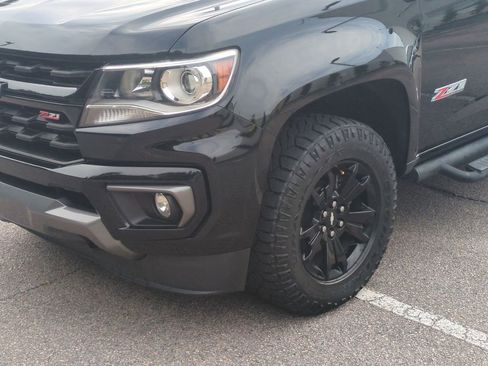 Used 2022 Chevrolet Colorado Z71 w/ Z71 Midnight Edition AWD/4WD image 10