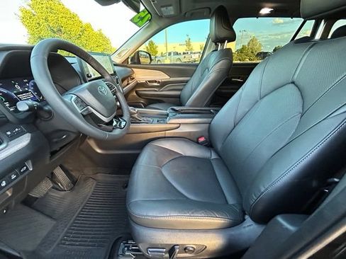 Used 2025 Toyota Grand Highlander AWD Hybrid image 28