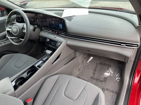 Certified 2024 Hyundai Elantra Blue image 28