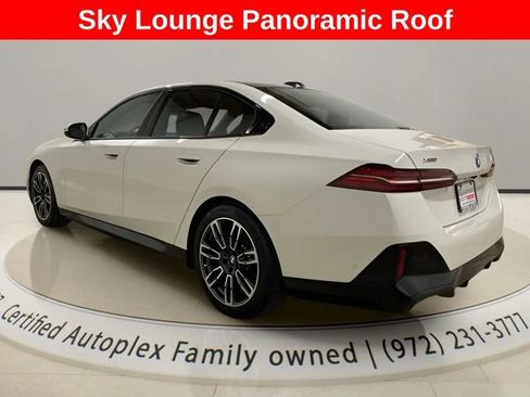 Used 2026 BMW 530i xDrive AWD/4WD image 3