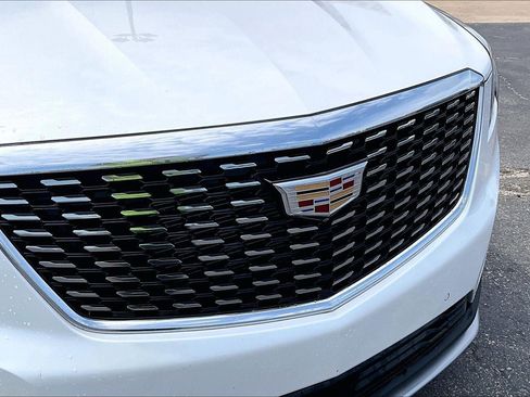 Used 2023 Cadillac XT5 Premium Luxury w/ Technology Package AWD/4WD image 3