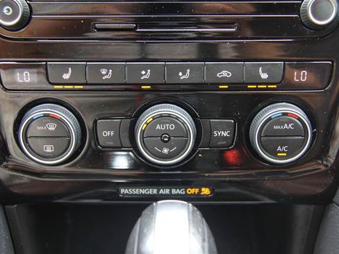 Used 2022 Volkswagen Passat 2.0T FWD image 37