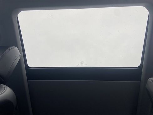 Used 2022 Ford Explorer XLT w/ Equipment Group 202A image 19