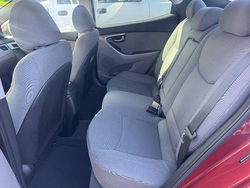 Used 2016 Hyundai Elantra SE w/ Option Group 02 FWD image 8