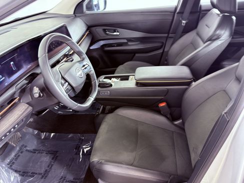 Used 2023 Nissan Ariya AWD image 14