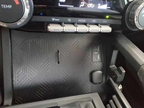 Used 2025 Toyota Tacoma SR5 AWD/4WD image 24