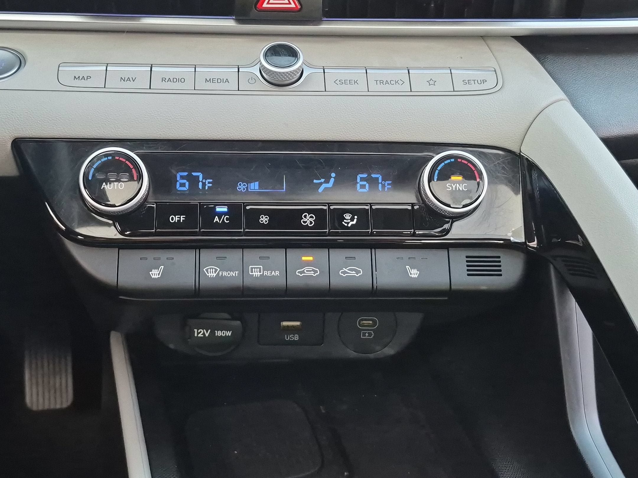 Used 2024 Hyundai Elantra Limited FWD image 23