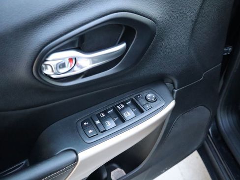 Used 2018 Jeep Cherokee Limited image 20