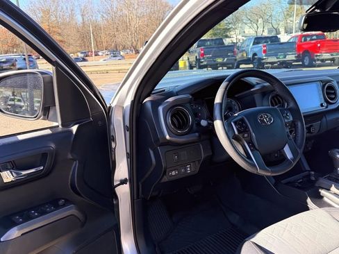Used 2020 Toyota Tacoma TRD Sport image 14
