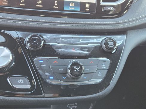 New 2026 Chrysler Pacifica Select image 15