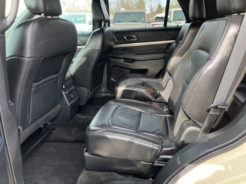Used 2018 Ford Explorer XLT w/ Equipment Group 202A image 18