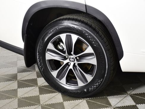 Used 2021 Toyota Highlander XLE image 57