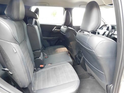 Used 2025 Mitsubishi Outlander SE AWD/4WD image 6